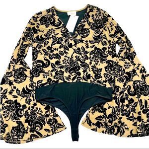 Ember Velvet Floral Lace Flare sleeve Bodysuit SMALL NWT